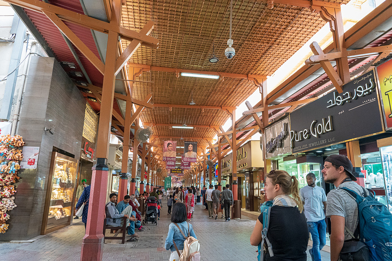 ジィっと見ていると店内から「どうぞ」と声をかけられることも