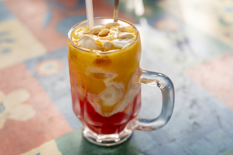 「フルーツカクテル（小）」は14ディルハムなので420円くらい