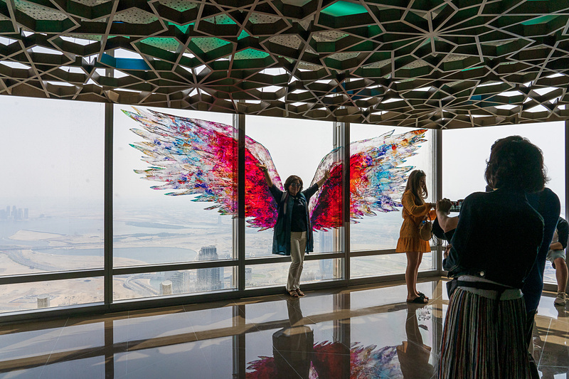 124、125階にある展望台（141ディルハム～、約4230円～）にはこんな写真を撮れるスポットが