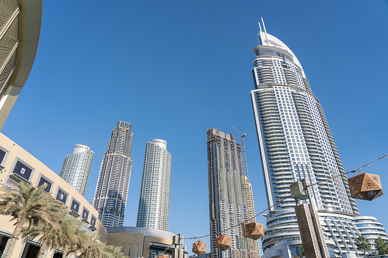 ドバイ・モールの外に出るとご覧の景色