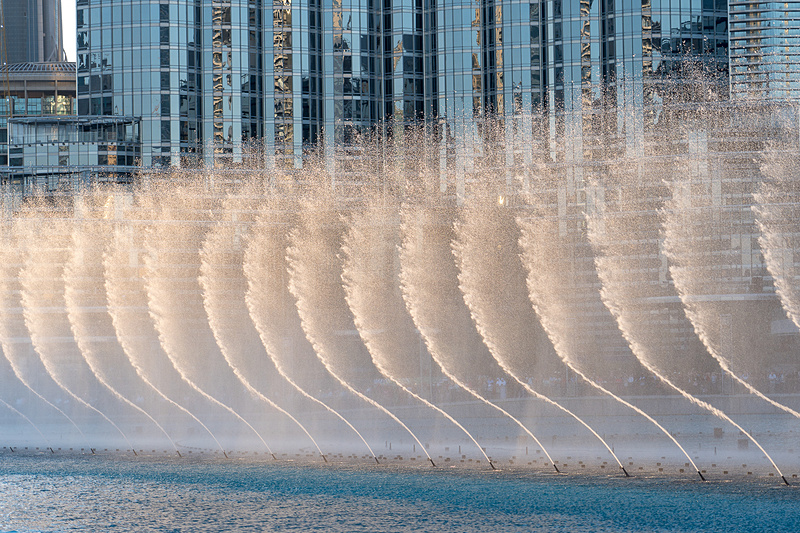 いよいよ「ドバイ・ファウンテン・ショー」スタート