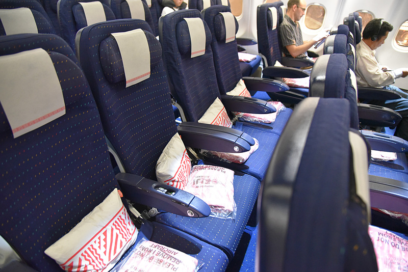 シートは2-4-2の配列