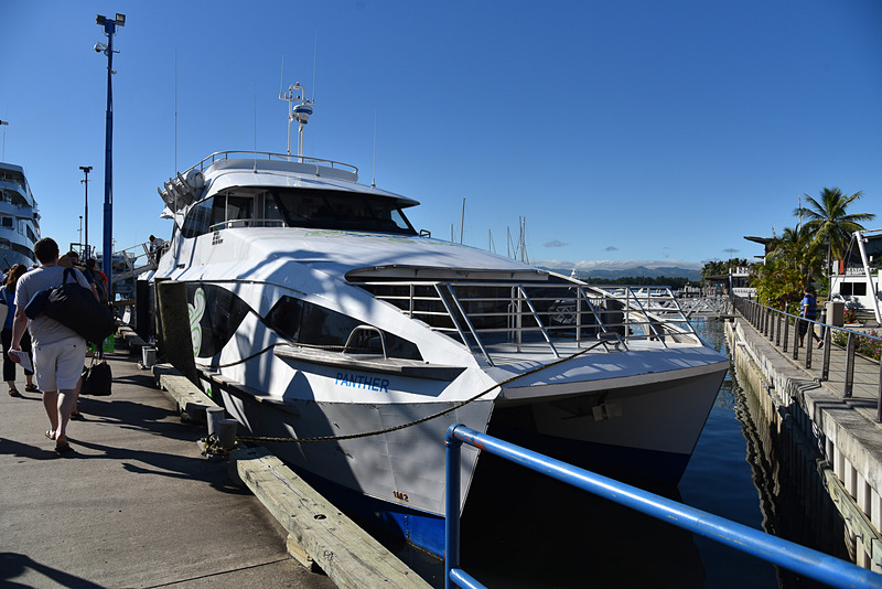 今回利用した「South Sea Cruises」の高速船