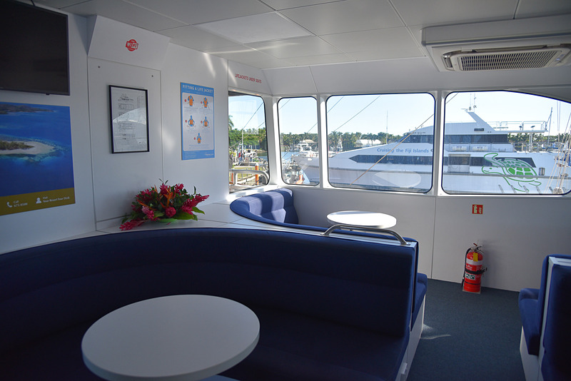 船内のラウンジはどっかり座りながらトークしやすい