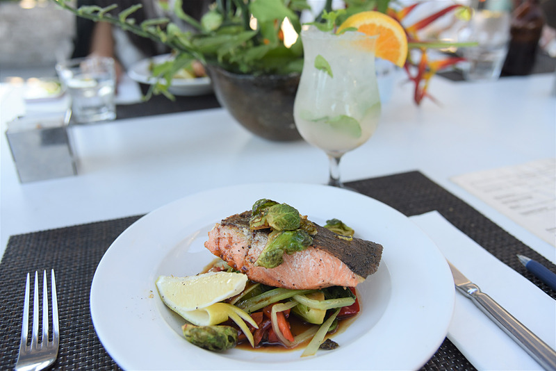 「Grilled Salmon With Teriyaki Vegetables」を味わった