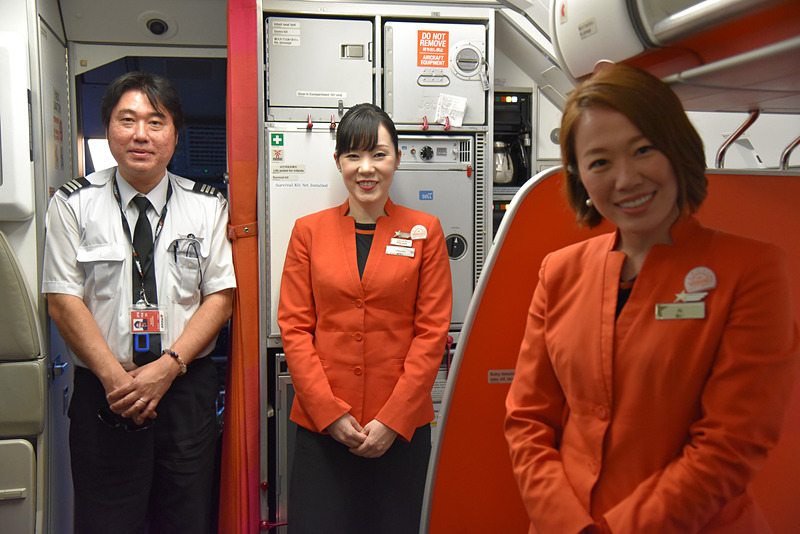 初便のクルーらにあいさつをして初便をあとにした