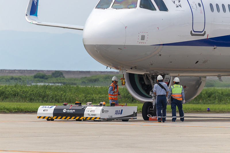 前輪を降ろして、プッシュバック作業は完了