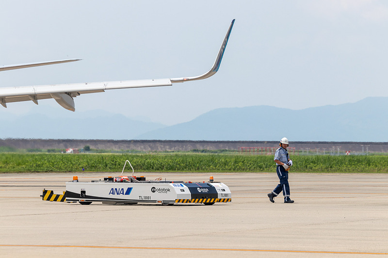 前輪を降ろして、プッシュバック作業は完了