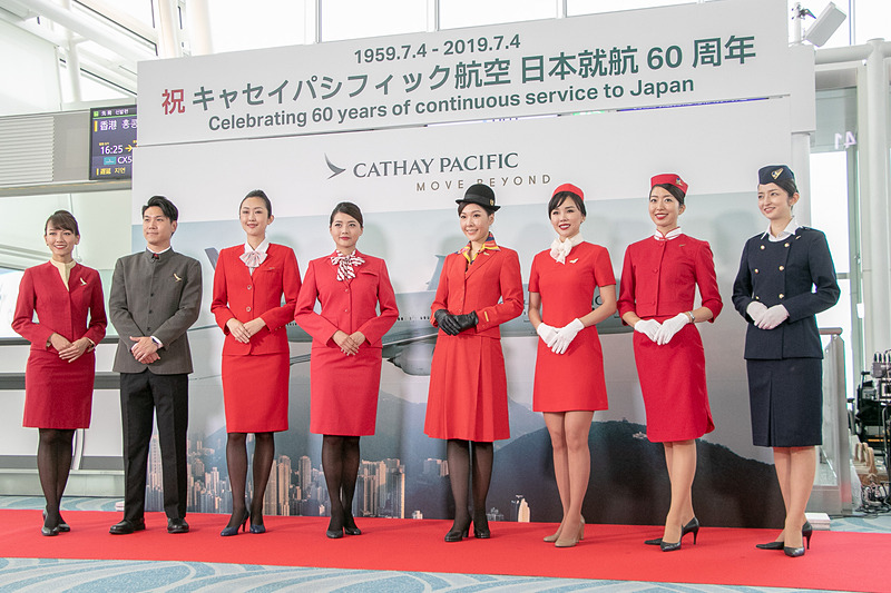 歴代のCAの制服が勢揃い