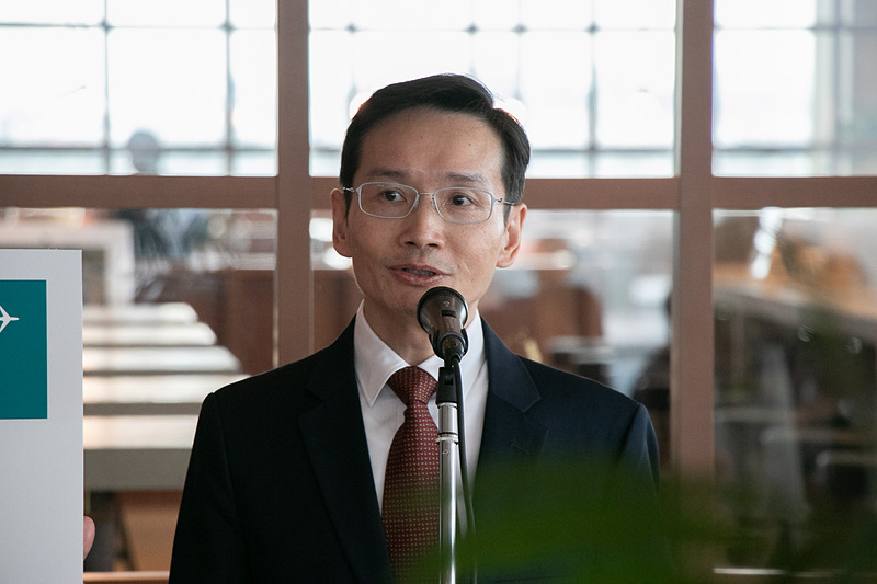 「日本就航60周年記念スペシャル」キャンペーンを発表し、北東アジア地区 営業本部 本部長のトニー・シャム氏が詳細を説明した