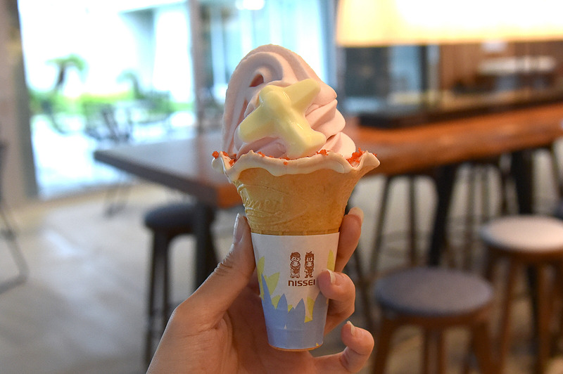 独特の酸味がクセになる「ソフトクリーム（宮古島産 ハイビスカス あかばなぁ）」