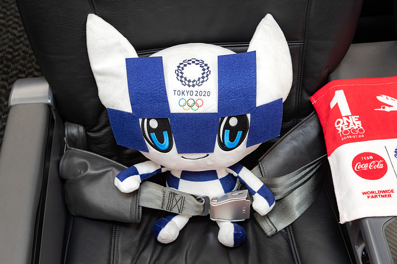 ミライトワとソメイティのぬいぐるみ。空席があるときは座席で出迎えてくれるという