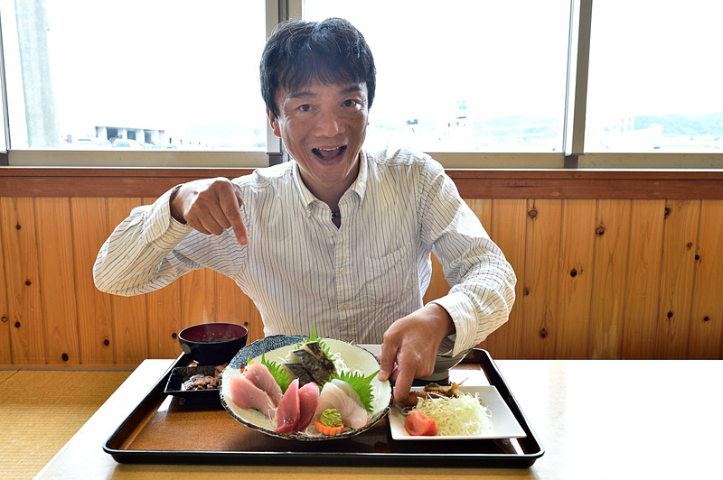 漁師メシだけあって、お造りも豪快なサイズ！　いただきます