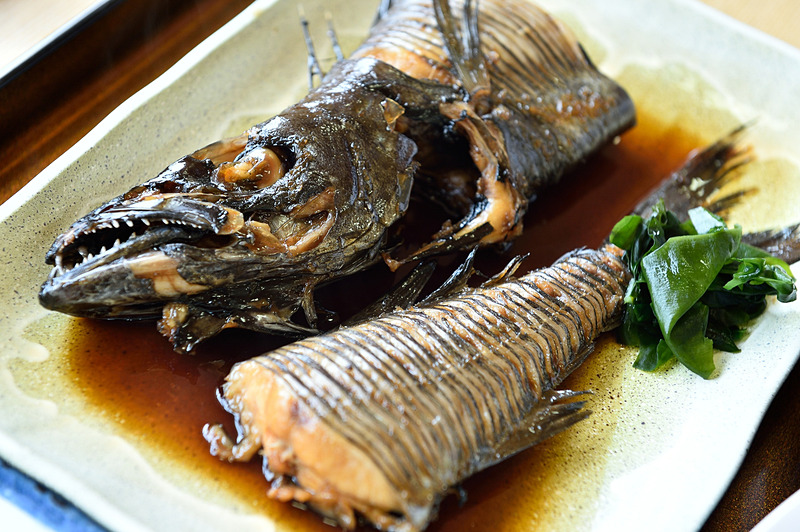 小骨が多く、骨を抜くと身が崩れてしまうため、ハモ料理のように丁寧な骨切りがされていた