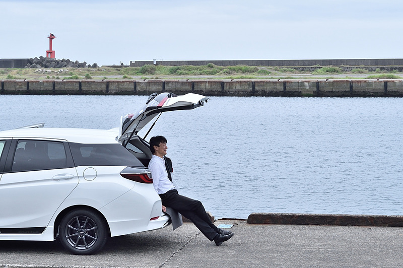 到着！　とても広く開放的な漁港から海を眺めているだけでもリラックスできる