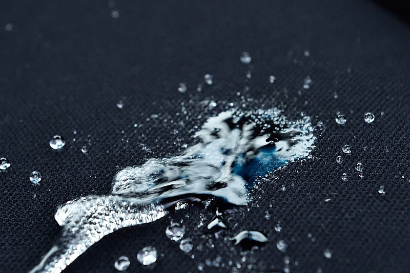 シートに水をこぼしてしまった！