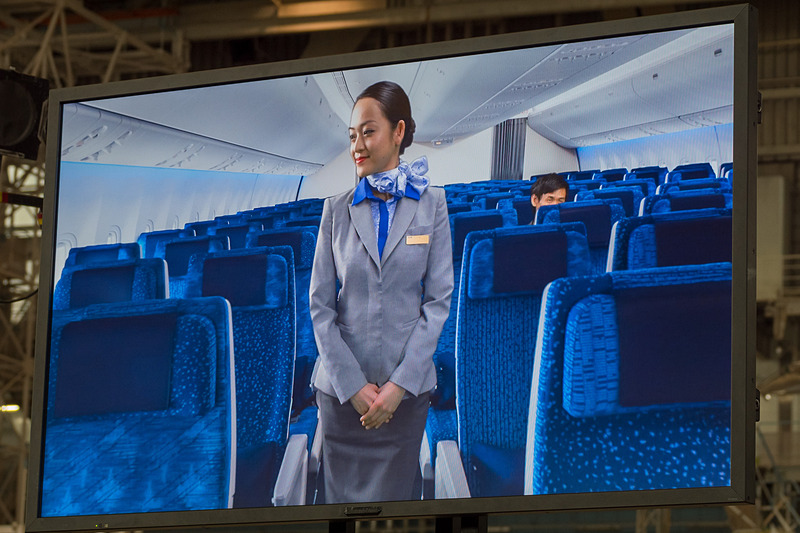 機内のコンセプトを紹介する動画の一部。上段がファーストクラス「The Suite」、中断がビジネスクラス「The Room」、下段がプレミアムエコノミー/エコノミークラスの紹介