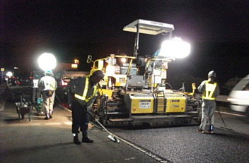 舗装補修工事作業