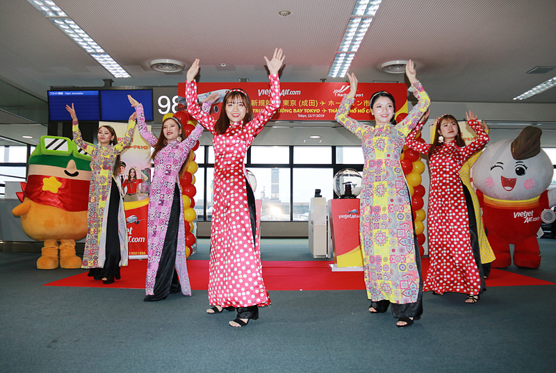 式典ではベトナムの伝統舞踊のパフォーマンスが繰り広げられた