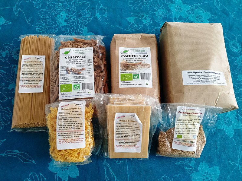 我が家にある原種のスペルト小麦商品。パンは粉から自分で作らないといけませんが、パスタ系は各種あります