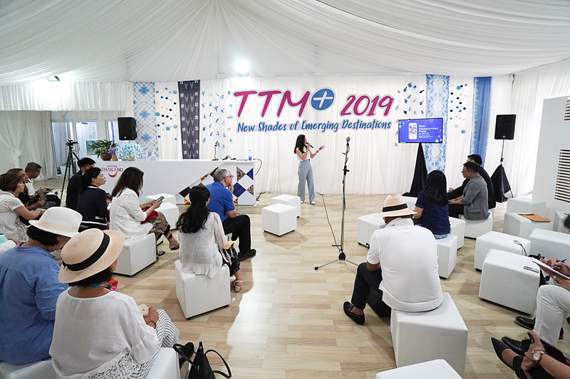 トークセッションも盛んに開催されていた。「Tourism: Love, Death＋Robots」というセッション