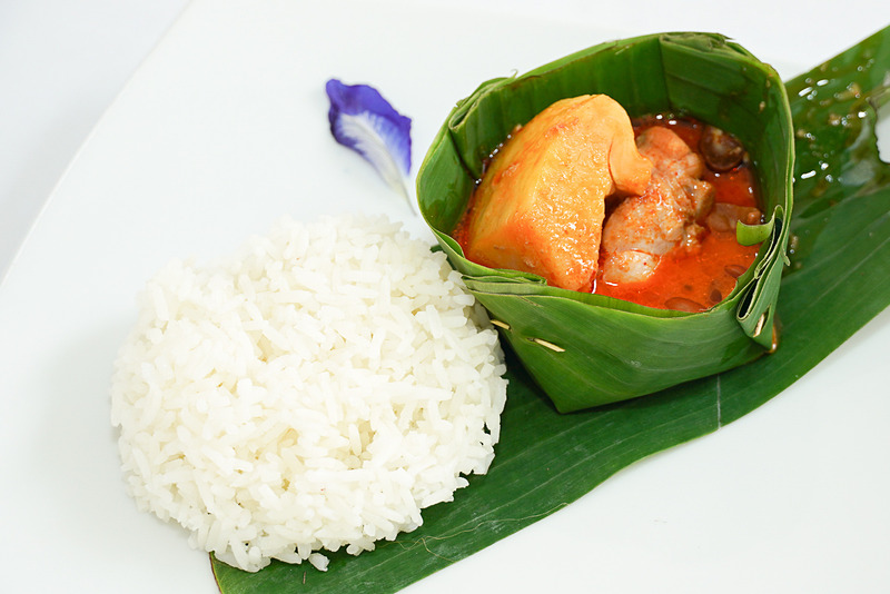 カレーを煮込み中