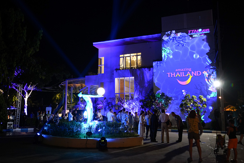 夜のパーティ会場「アレクサ・ビーチ・パタヤ」