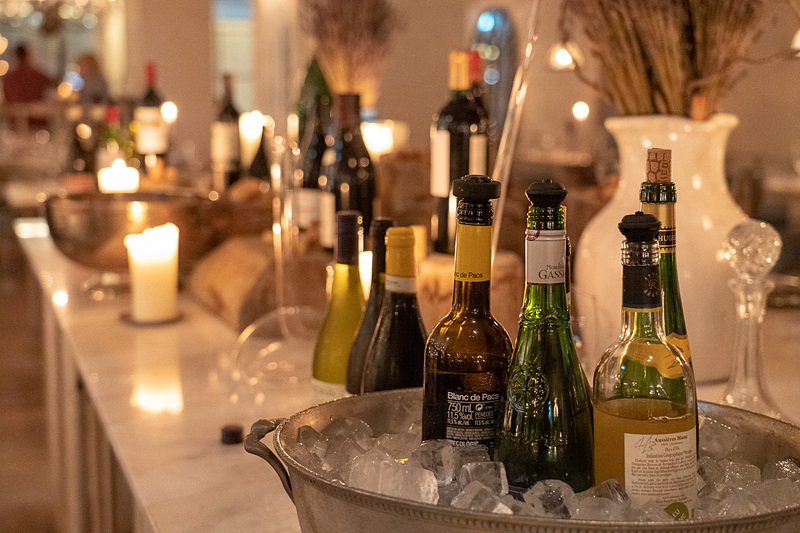 ワインスタンドが充実。レバノンワインなど普段あまりなじみのない国のワインがずらり