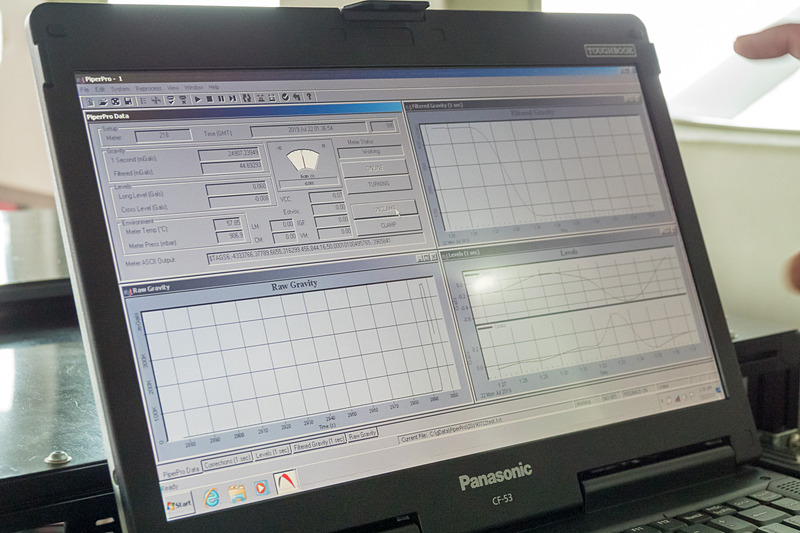 重力計と連携したソフト。データの取得はもちろん、先述したばねの固定解除などもこちらから行なえる