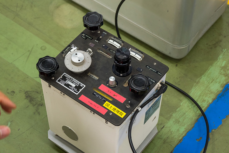 こちらは地上での相対重力測定に用いられる重力計