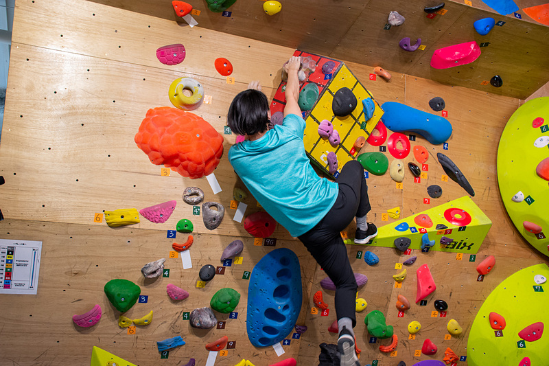 左足をケガしていたものの、「壁にいる方が楽」とするする上っていく大場美和さん