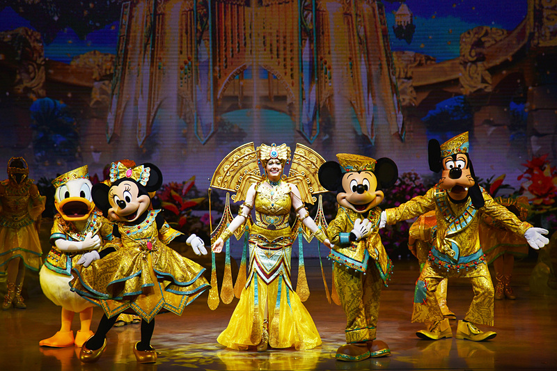幻の都市「リオ・ドラード」を目指しミッキーマウスたちが旅する新エンタテイメントプログラム「ソング・オブ・ミラージュ」の公演がスタートした