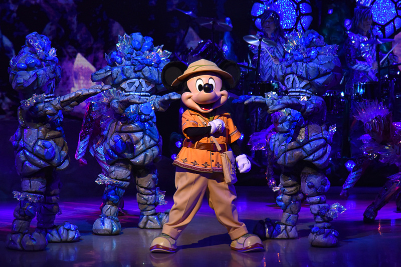 鉱石たちとダンスバトル。最高潮に達するとミニーの持つ儀仗に変化が！