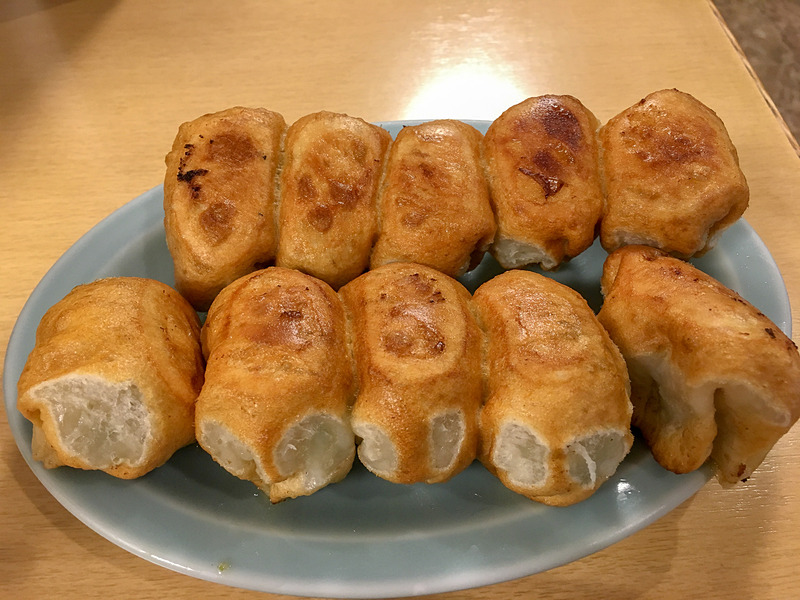 カリッカリの餃子 箸が止まらない