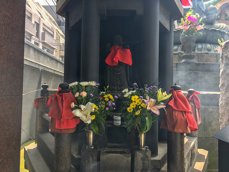 眞性寺の境内