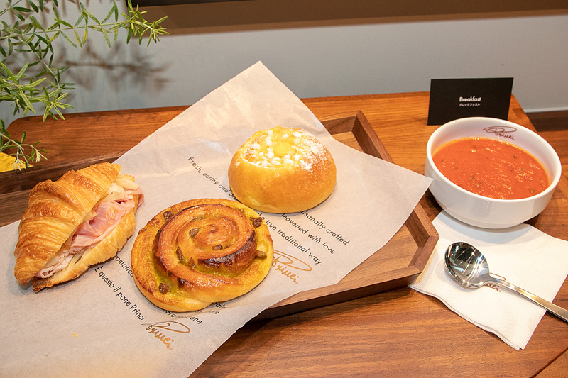 時間帯と気分に合わせてさまざまなドリンクとフードを楽しめる