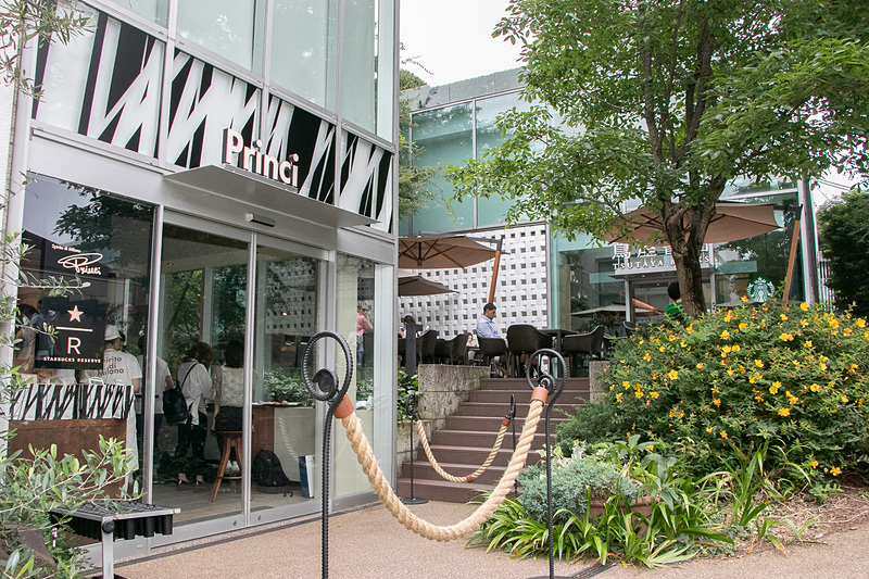 「プリンチ 代官山T-SITE」は「スターバックスコーヒー 代官山 蔦屋書店」のすぐ隣にある