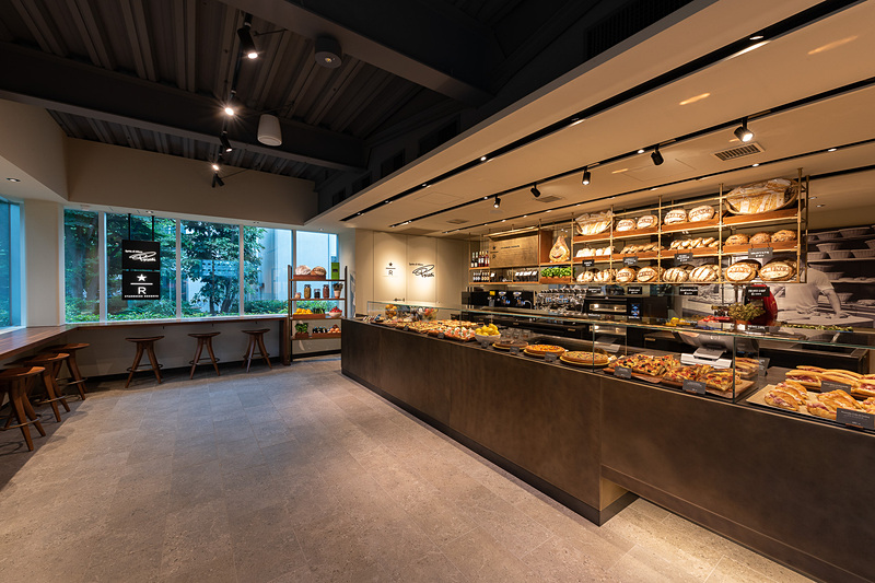 店内は14席。テラス席も利用可能（写真提供：スターバックスコーヒージャパン）