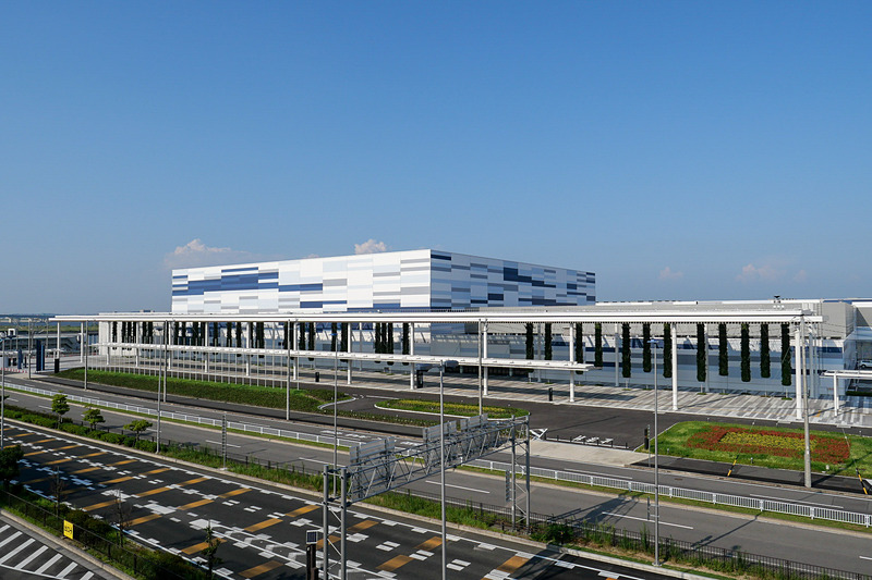 Aichi Sky Expoは、セントレアの立体駐車場から道を挟んだ場所に位置し、セントレアから徒歩でアクセスできる