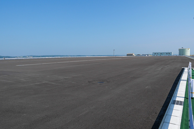 敷地面積4万m<sup>2</sup>の多目的利用地。平地部分は3万3000m<sup>2</sup>で、屋外コンサートや展示、試乗コースなどとして利用できる