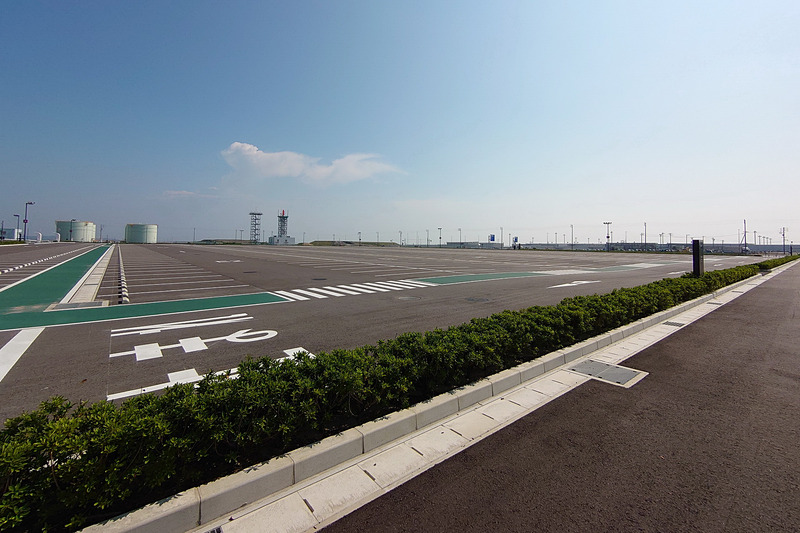 第2駐車場。第1と第2合わせて3,447台の駐車が可能