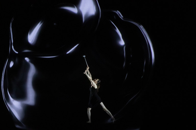 坪井さんの動きに合わせてリアルな映像が瞬時に投影される