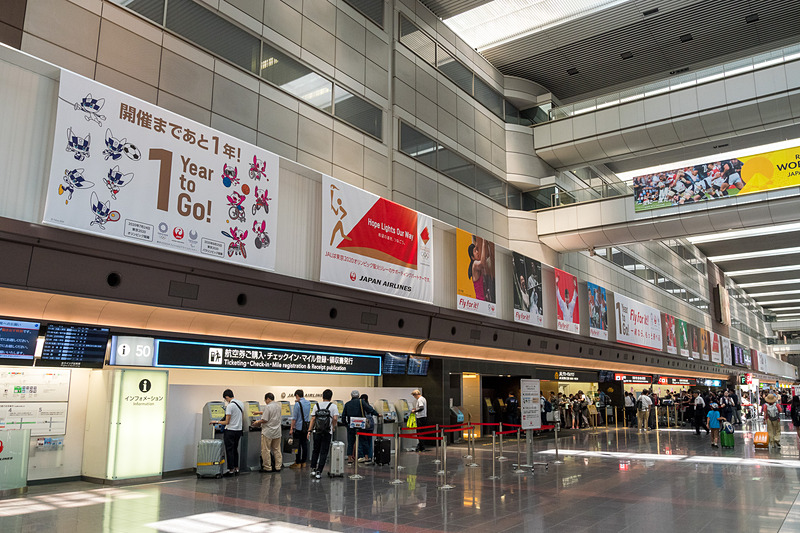 羽田空港国内線第1ターミナル 北ウイングの装飾