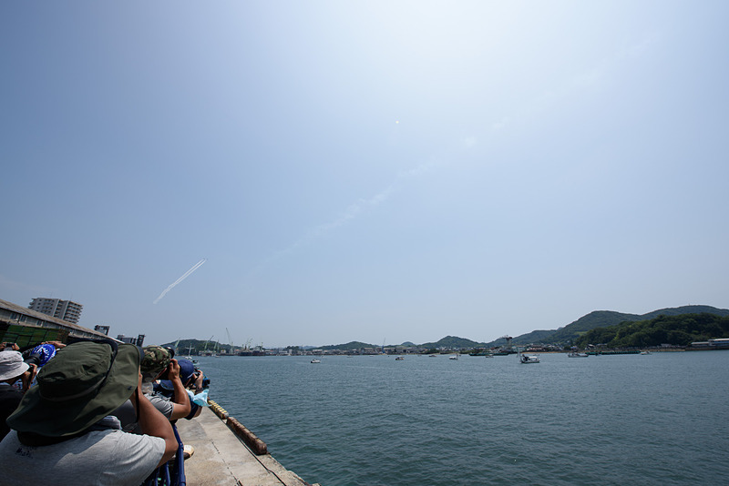 瀬戸内の尾道水道上空をラインアブレスト・ローパス