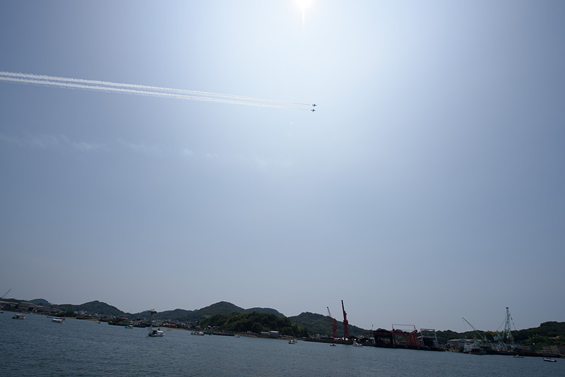 瀬戸内の尾道水道上空をラインアブレスト・ローパス