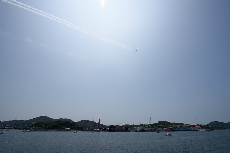 瀬戸内の尾道水道上空をラインアブレスト・ローパス