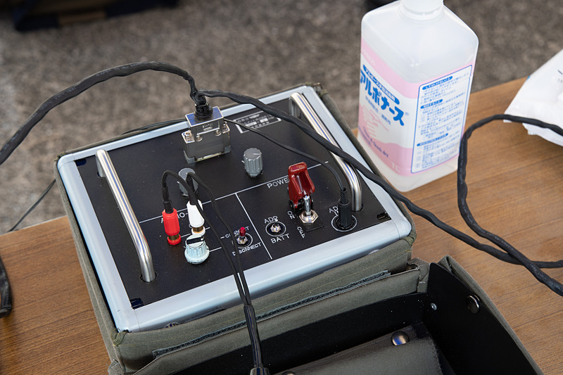 こちらもヘルメットを装着する通話体験コーナー