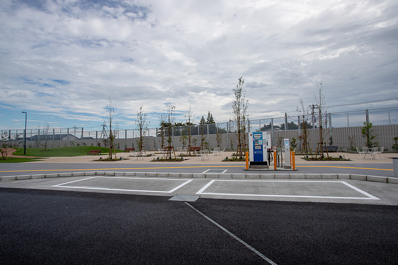 EV（電気自動車）専用急速充電器は1台設置