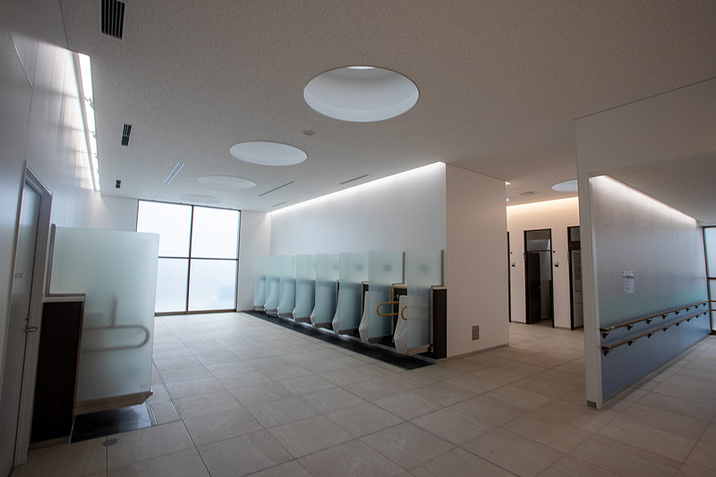 男性用トイレの内部