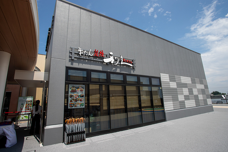 Pasar蓮田唯一のレストランは、牛たんの本場である仙台にある「牛たん炭焼き利久」。高速道路初出店。営業時間は11時～21時30分（ラストオーダー21時）